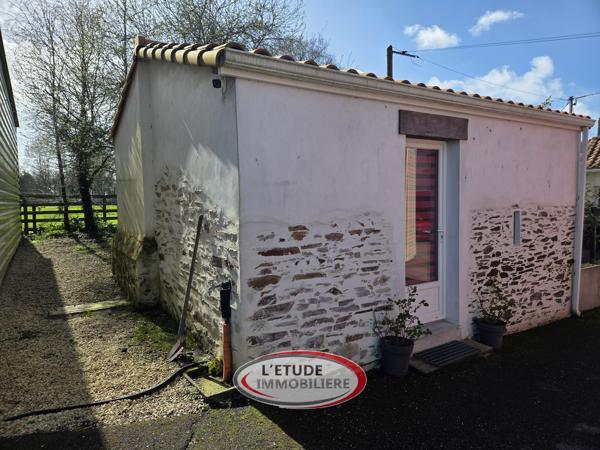 SAINTE-PAZANNE : au calme, maison 4 chambres, 160 m² d'annexes sur environ 1 600 m² de terrain clos !