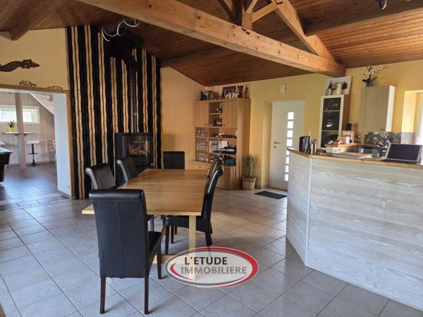 SAINTE-PAZANNE : au calme, maison 4 chambres, 160 m² d'annexes sur environ 1 600 m² de terrain clos !