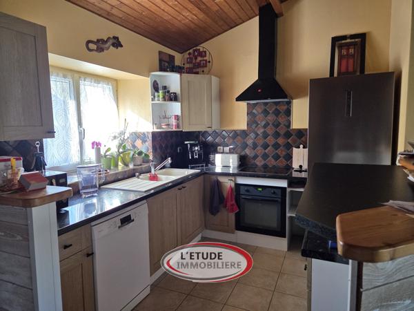 SAINTE-PAZANNE : au calme, maison 4 chambres, 160 m² d'annexes sur environ 1 600 m² de terrain clos !