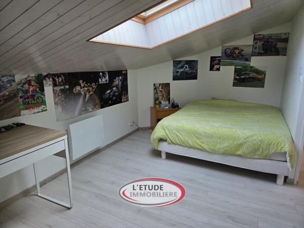 SAINTE-PAZANNE : au calme, maison 4 chambres, 160 m² d'annexes sur environ 1 600 m² de terrain clos !