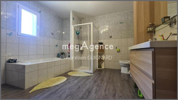 Maison à Moncoutant-sur-Sèvre, 79320 - 10 pièces 173m²