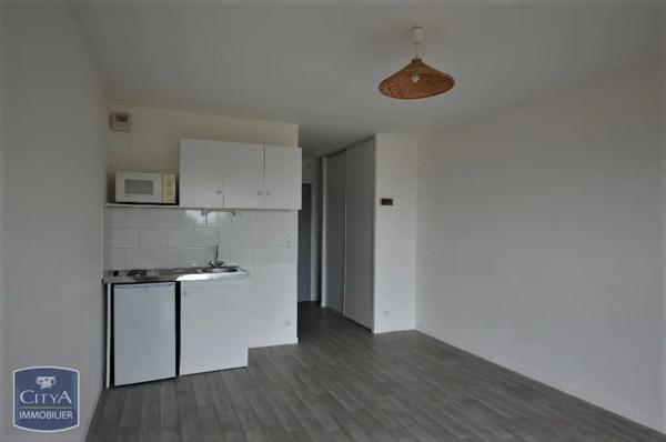 Appartement à louer 1 pièce 24.41m² Cholet (49300)