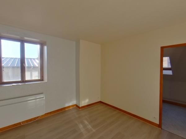 Location Appartement 2 pièces-1ER ETAGE - Contres (41700) - CALME