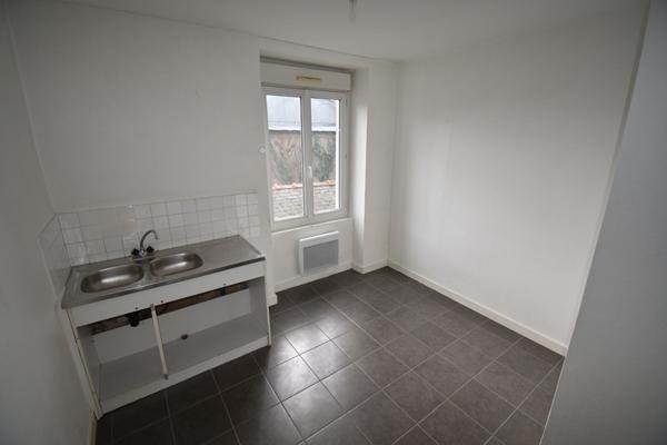 NANTES CHANTENAY - découvrez cet immeuble sur 3 niveaux, proche de la Loire.