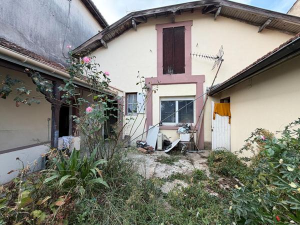 Maison de ville à rénover de 120 m² ? 3 chambres, Garage et extérieur ?