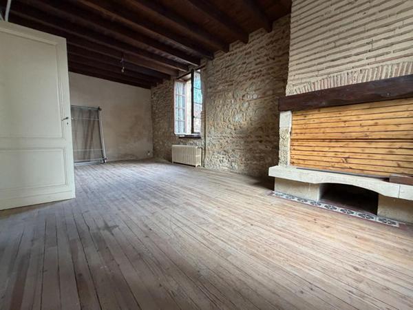 Maison de ville à rénover de 120 m² ? 3 chambres, Garage et extérieur ?