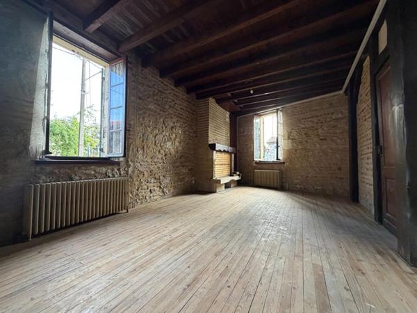 Maison de ville à rénover de 120 m² ? 3 chambres, Garage et extérieur ?