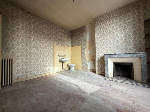 Maison de ville à rénover de 120 m² ? 3 chambres, Garage et extérieur ?