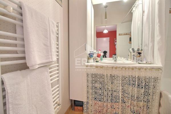 T2 AVEC BALCON ETAGE ELEVE METRO LIGNE 14 MAIRIE DE SAINT-OUEN