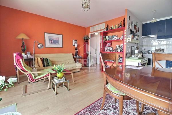 T2 AVEC BALCON ETAGE ELEVE METRO LIGNE 14 MAIRIE DE SAINT-OUEN