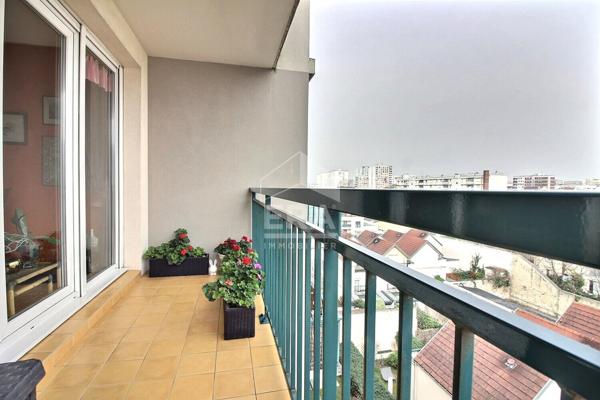 T2 AVEC BALCON ETAGE ELEVE METRO LIGNE 14 MAIRIE DE SAINT-OUEN