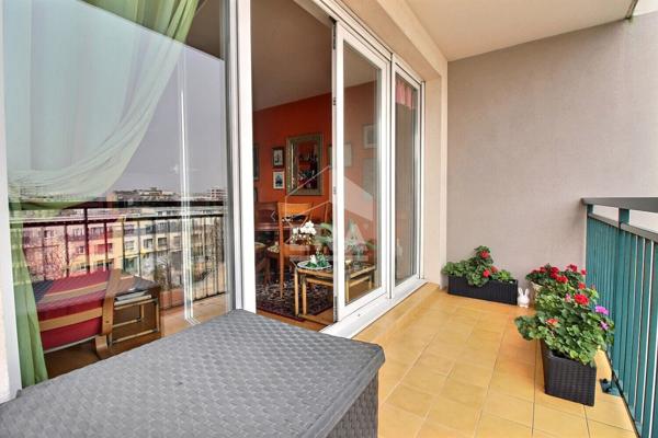 T2 AVEC BALCON ETAGE ELEVE METRO LIGNE 14 MAIRIE DE SAINT-OUEN