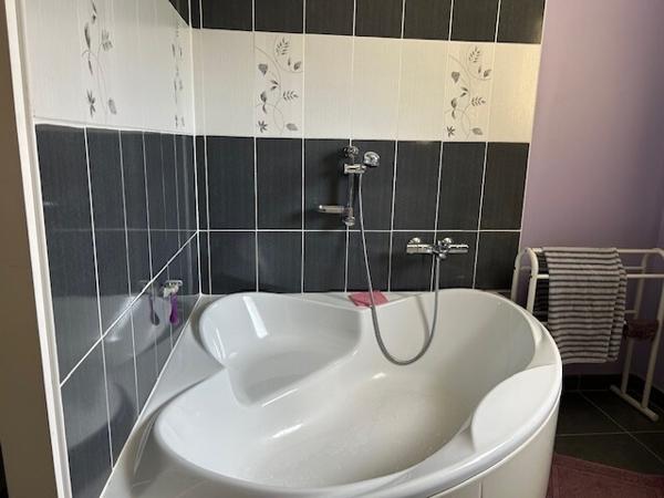 Maison + 6 Gîtes + Terrain