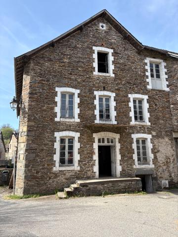 Ancien moulin avec turbine en activité, 700 m² de potentiel au coeur d'un des Plus Beaux Villages de France Segur le chateau