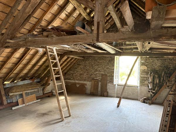 Ancien moulin avec turbine en activité, 700 m² de potentiel au coeur d'un des Plus Beaux Villages de France Segur le chateau