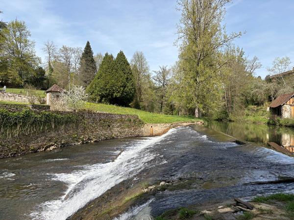 Ancien moulin avec turbine en activité, 700 m² de potentiel au coeur d'un des Plus Beaux Villages de France Segur le chateau