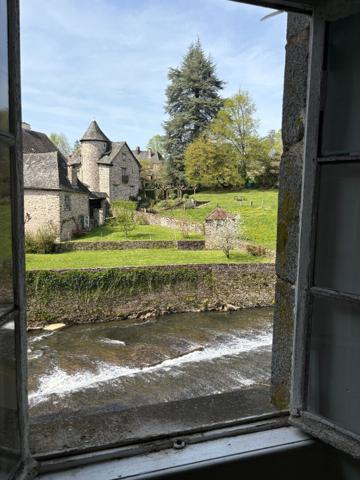 Ancien moulin avec turbine en activité, 700 m² de potentiel au coeur d'un des Plus Beaux Villages de France Segur le chateau