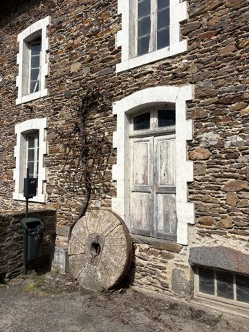 Ancien moulin avec turbine en activité, 700 m² de potentiel au coeur d'un des Plus Beaux Villages de France Segur le chateau