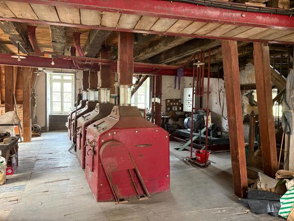 Ancien moulin avec turbine en activité, 700 m² de potentiel au coeur d'un des Plus Beaux Villages de France Segur le chateau