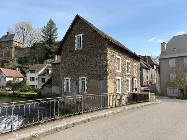 Ancien moulin avec turbine en activité, 700 m² de potentiel au coeur d'un des Plus Beaux Villages de France Segur le chateau