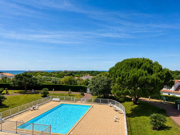 Appartement vendu meublé avec terrasse, piscine, parking et aperçu mer ? Quartier prisé de Tanchet