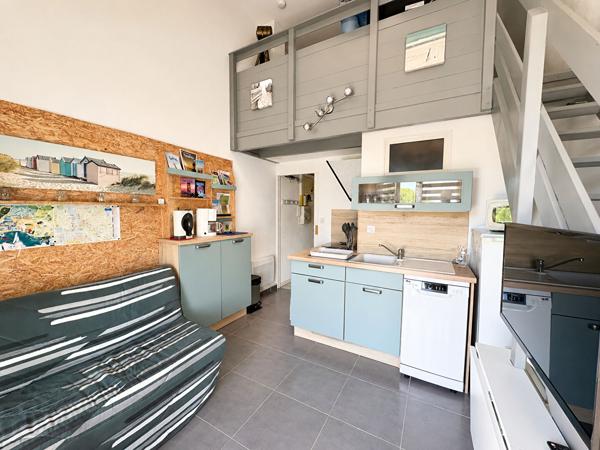 Appartement vendu meublé avec terrasse, piscine, parking et aperçu mer ? Quartier prisé de Tanchet