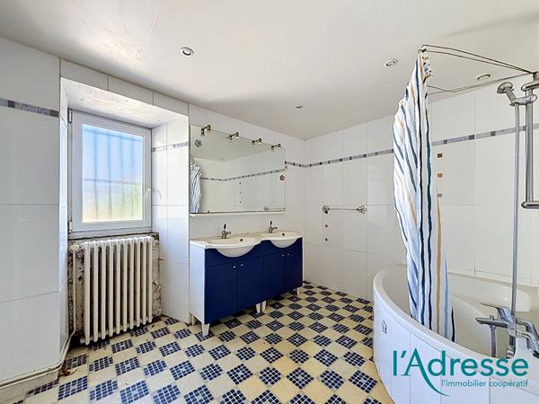 MAYENNE - Centre-ville : Immeuble de 200 m2