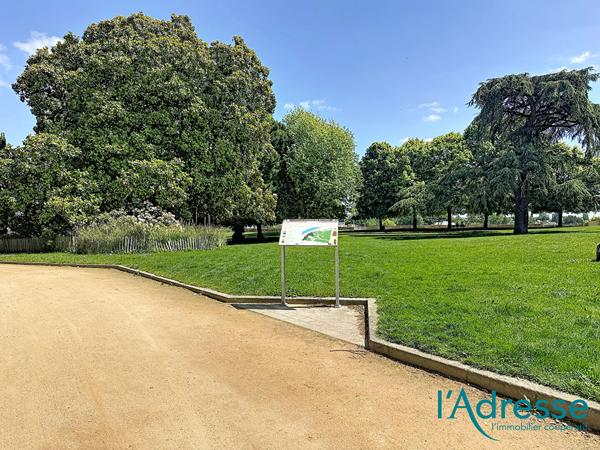 MAYENNE - Centre-ville : Immeuble de 200 m2