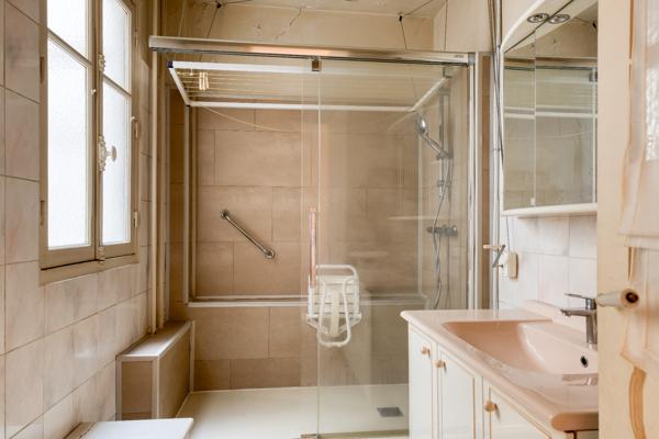 Paris 16ème sud /Limite Boulogne-Parc des Princes : Appartement 85 M2 à rénover avec vue dégagée