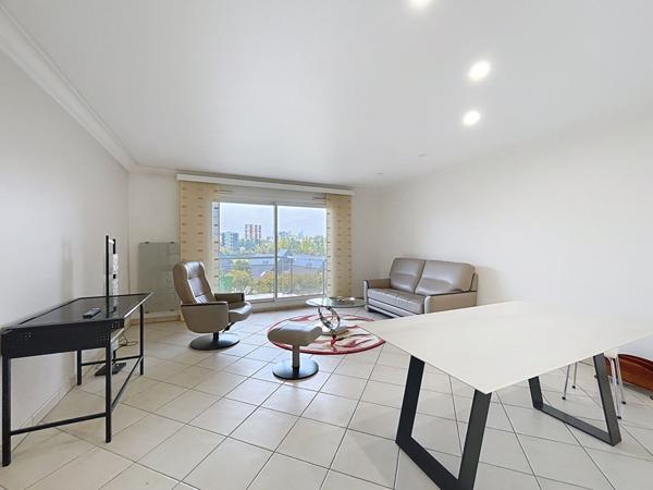 BORDS DE LOIRE APPARTEMENT 2 CHAMBRES BALCON STATIONNEMENT