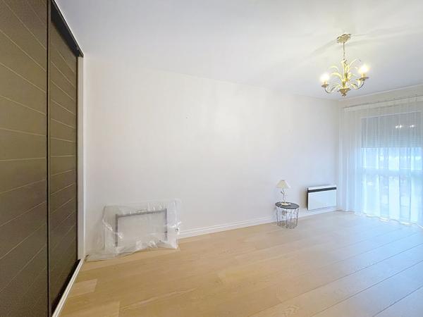 BORDS DE LOIRE APPARTEMENT 2 CHAMBRES BALCON STATIONNEMENT