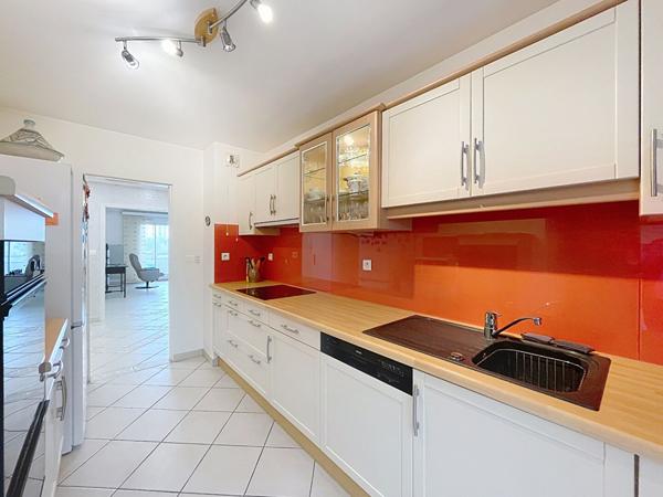 BORDS DE LOIRE APPARTEMENT 2 CHAMBRES BALCON STATIONNEMENT