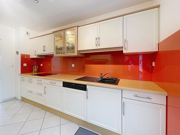 BORDS DE LOIRE APPARTEMENT 2 CHAMBRES BALCON STATIONNEMENT