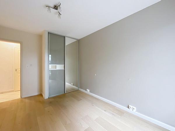 BORDS DE LOIRE APPARTEMENT 2 CHAMBRES BALCON STATIONNEMENT