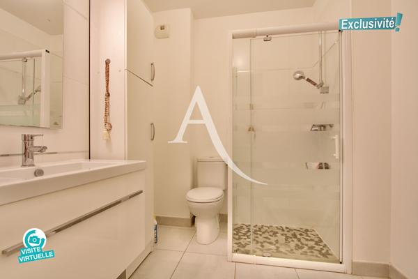 LATTES - MAURIN - APPARTEMENT 2 PIÈCES - 42 m2 - BALCON - DERNIER ÉTAGE - PLACE DE PARKING PRIVATIF