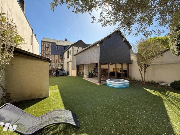 Demeure de caractère rénovée, 260 m², 6cambres avec jardin et stationnements au cœur de Tours