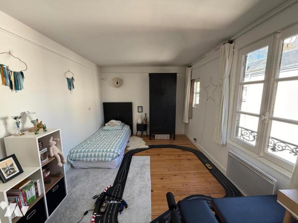 Demeure de caractère rénovée, 260 m², 6cambres avec jardin et stationnements au cœur de Tours