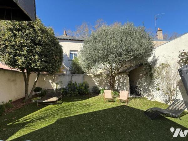 Demeure de caractère rénovée, 260 m², 6cambres avec jardin et stationnements au cœur de Tours