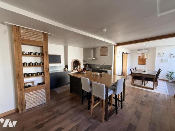 Demeure de caractère rénovée, 260 m², 6cambres avec jardin et stationnements au cœur de Tours