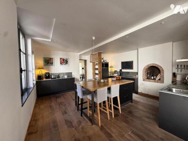 Demeure de caractère rénovée, 260 m², 6cambres avec jardin et stationnements au cœur de Tours