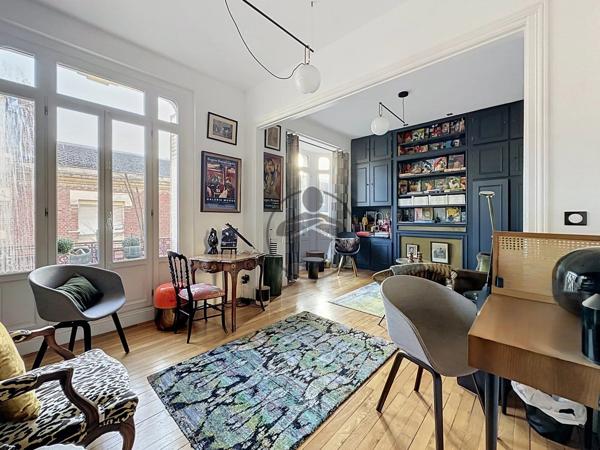 Vente                                                      Appartement
                        
                     6 pièces                      140 m2                     à Saint-Quentin