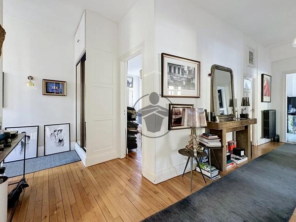 Vente                                                      Appartement
                        
                     6 pièces                      140 m2                     à Saint-Quentin
