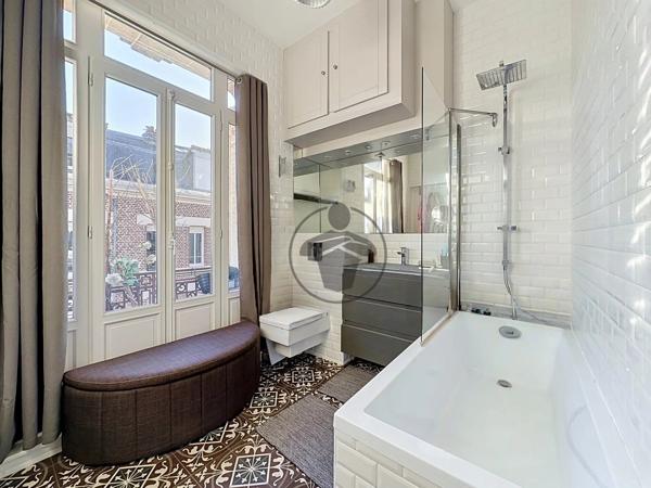 Vente                                                      Appartement
                        
                     6 pièces                      140 m2                     à Saint-Quentin