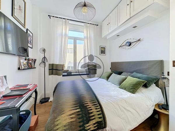 Vente                                                      Appartement
                        
                     6 pièces                      140 m2                     à Saint-Quentin