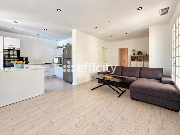 Maison
         6 pièces
        - 130 m² Bien prestige 600 000 € *