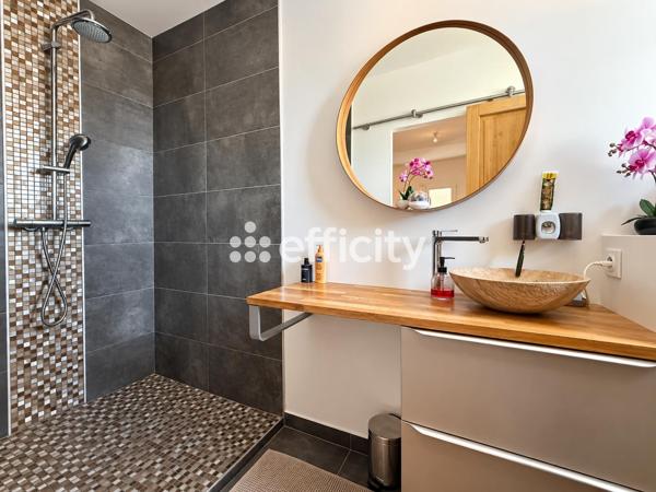 Maison
         6 pièces
        - 130 m² Bien prestige 600 000 € *