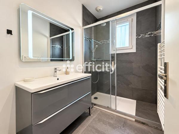 Maison
         6 pièces
        - 130 m² Bien prestige 600 000 € *