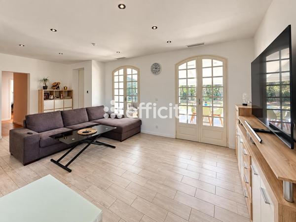Maison
         6 pièces
        - 130 m² Bien prestige 600 000 € *