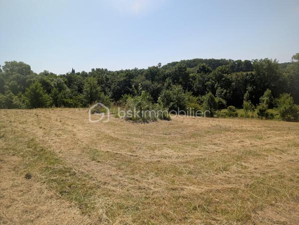 Terrain de 1 594 m²