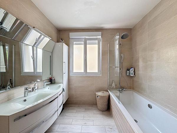 PROPRIÉTÉ D'EXCEPTION -  241m2 -  SPA PRIVATIF  de 93m2 en plus - SANS VIS-À-VIS  DPE C - LISIÈRE DU BOIS